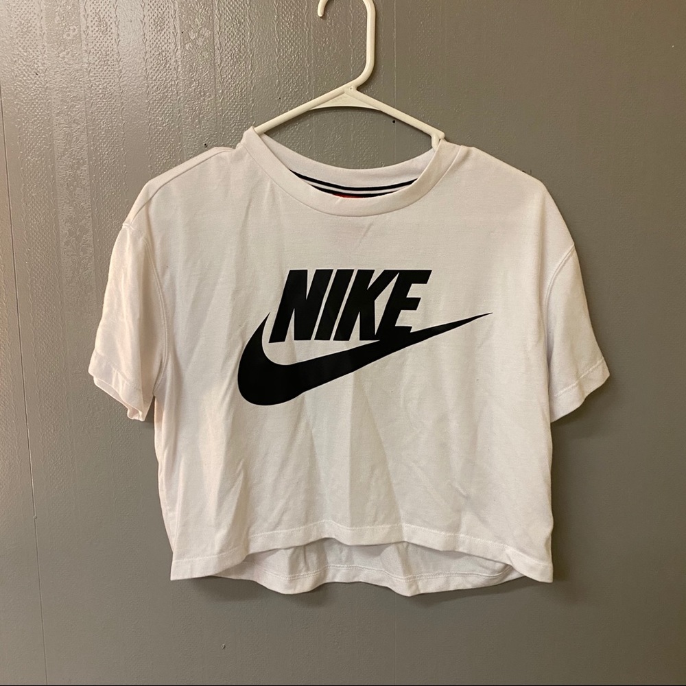 nike cropped shirt